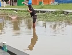 Diguyur Hujan, Jalan Depan Rujab Kecamatan Tomoni Bak Kolam Ikan.