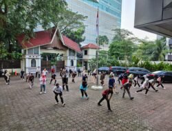 ASN dan PJLP Disparekraf DKI Jakarta Ikuti Senam Pagi Bersama: Wujudkan Jiwa Sehat dan Kinerja Optimal.