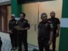 Merugikan Negara Melalui Dana APBDES Dan BKK. Kades Balai Kembang Resmi Gunakan Rompi Merah Milik Kejari Lutim.