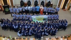 Puluhan Siswa SMPIT Al Bina Tomoni Berkunjung Ke DPRD Lutim.