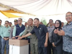 Peletakan Batu Pertama Gedung Perkuliahan Poliwako. JP : Tumpuan Masa Depan Anak Muda Lutim.