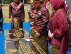 Ketua DPRD Ober Datte Dampingi Prosesi Penandatanganan Prasasti Pembangunan.