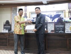 Sambut Kunjungan Studi SMP Al Bina, Rusdi Layong Dorong Pelajar Lutim Jadi Generasi Muda Berkarakter dan Berprestasi.