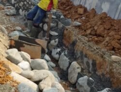 Dugaan Pekerjaan Asal-Asalan, Proyek Drainase di Desa Taripa Luwu Timur Menuai Sorotan Warga.