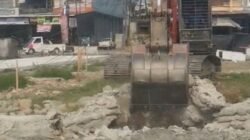 Tindak Lanjut Teguran Bupati: Rekanan Turunkan Alat Berat, Bongkar dan Gali Ulang Pondasi Proyek Penataan Lapangan Tomoni